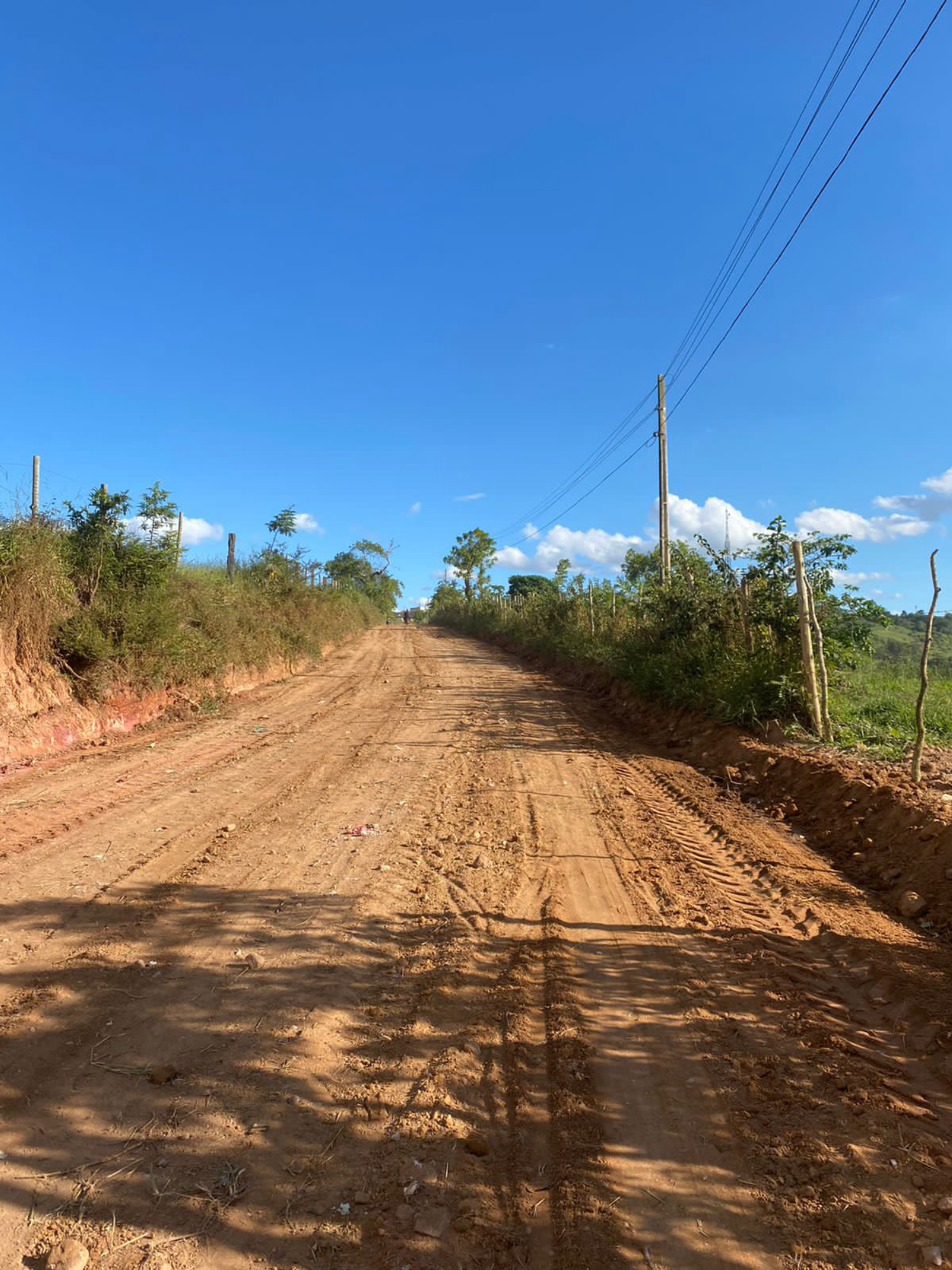 Calma que a Seinfra ainda não sextou: Vila Dias e Bebedouro estão com as estradas completamente recuperadas