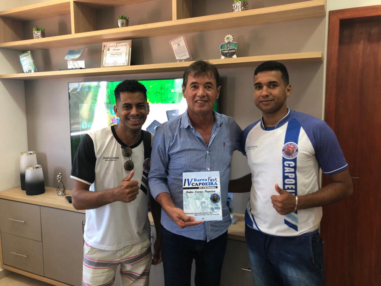 Oberdam Rocha e equipe de governo recebe homenagem por incentivar a prática da capoeira no município